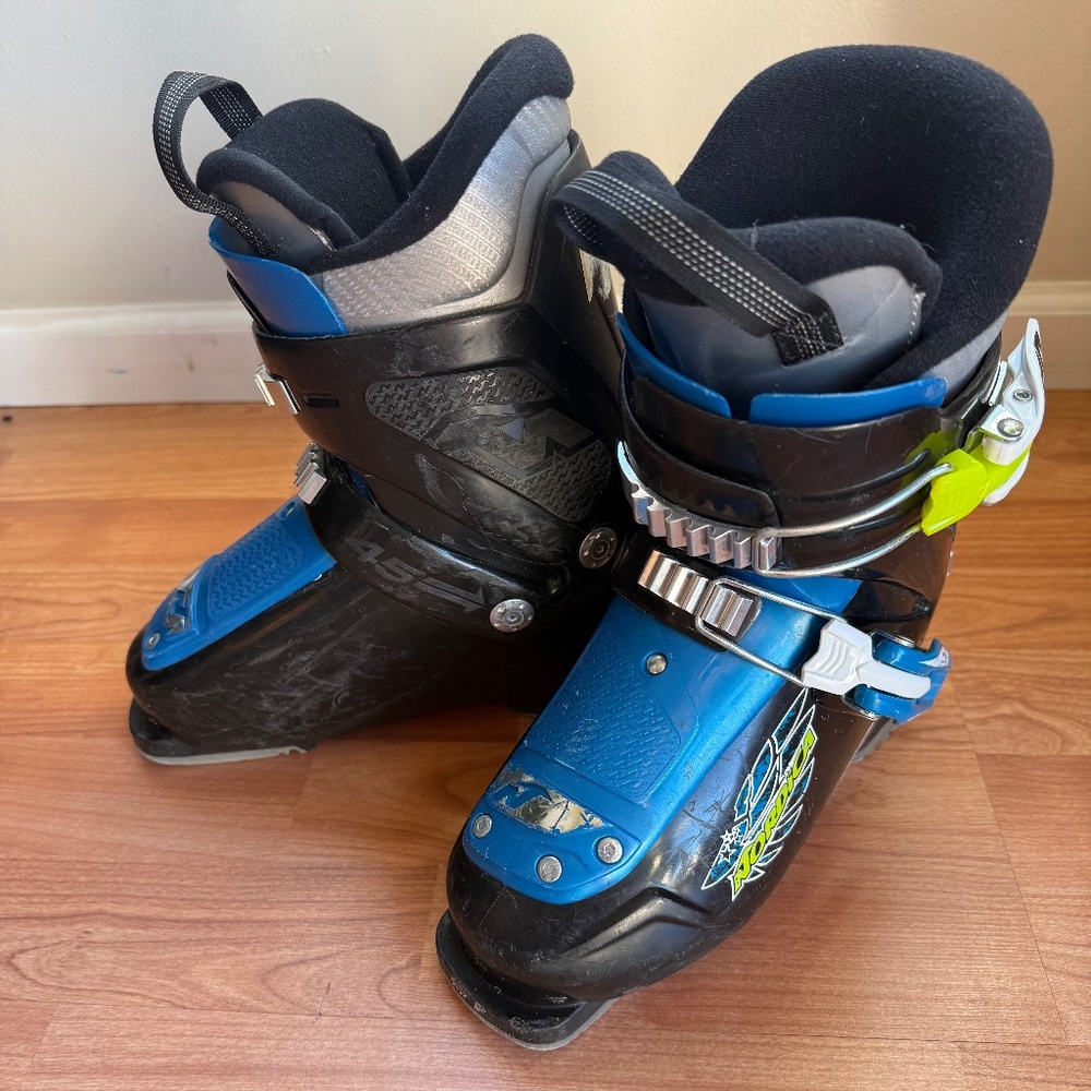 Nordica team ski boots size 20.5